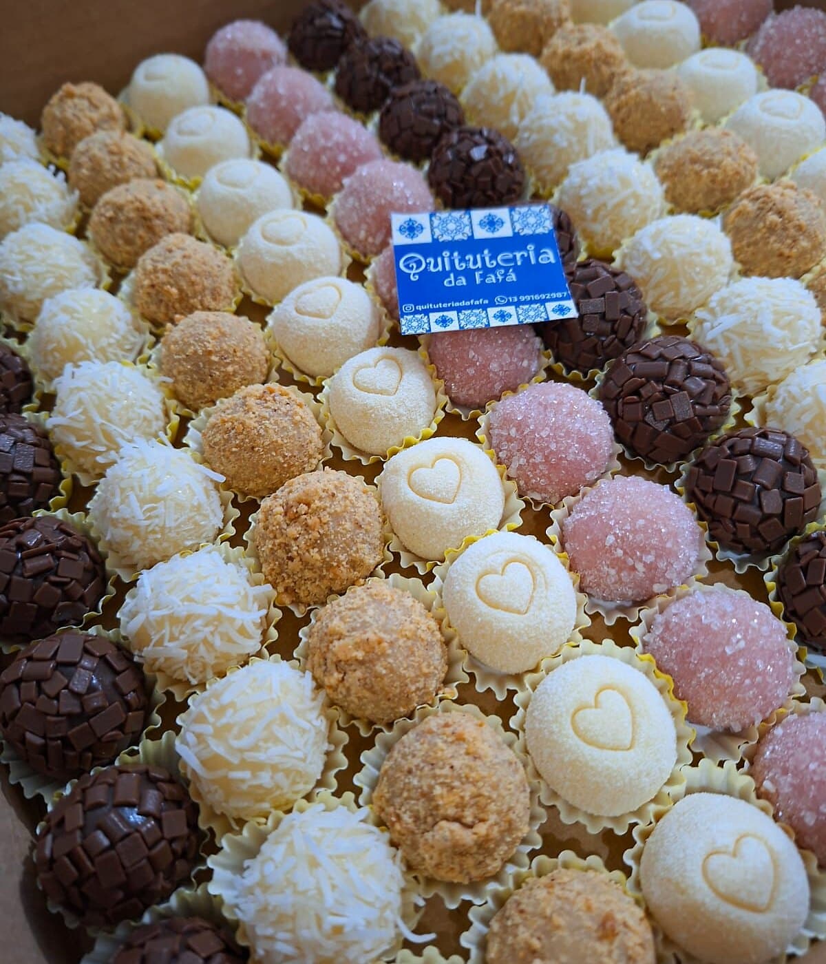 Brigadeiros sortidos da Quituteria da Fafá
